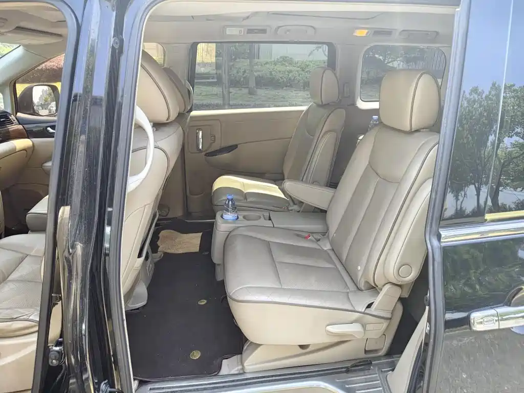 Nissan Quest 2015 — фото 6