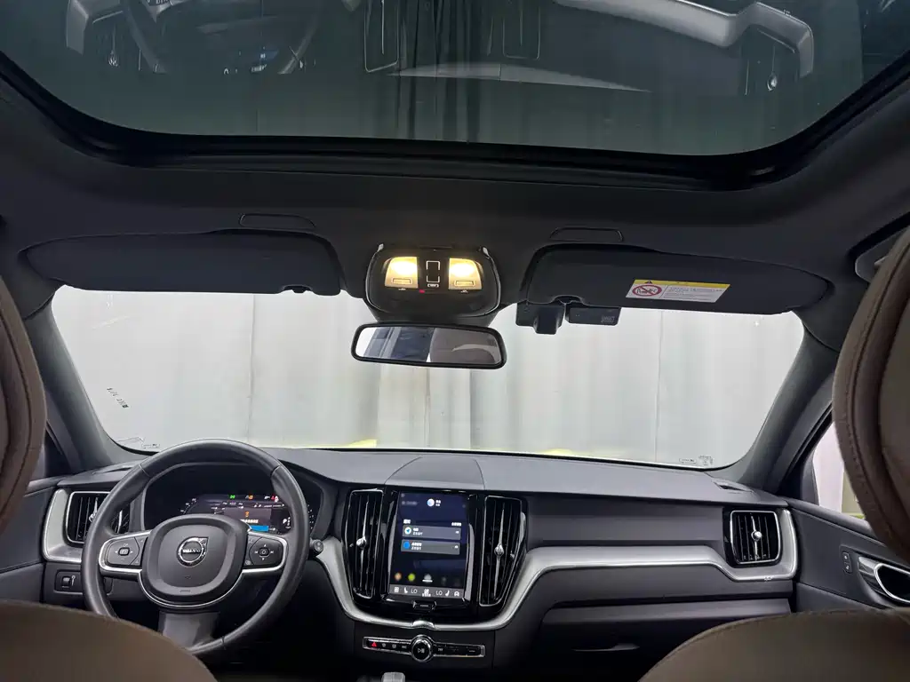 Volvo XC60 2021 — фото 10