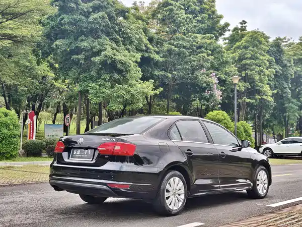 Volkswagen Sagitar 2015