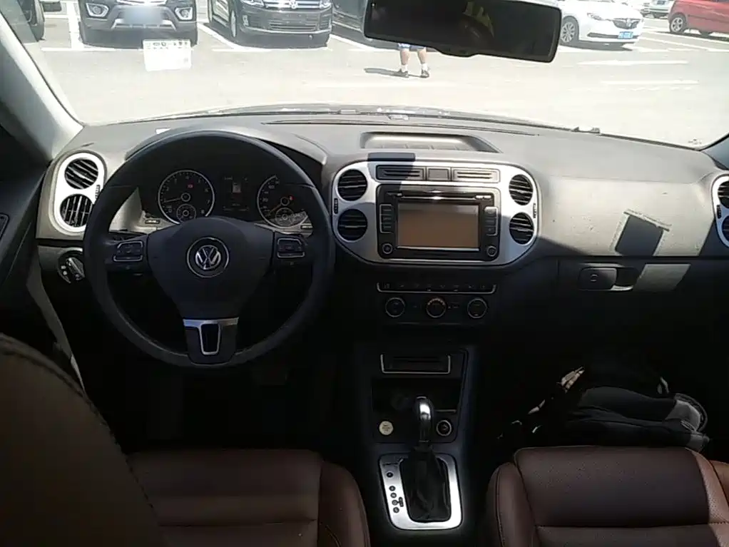 Volkswagen Tiguan 2015 — фото 10