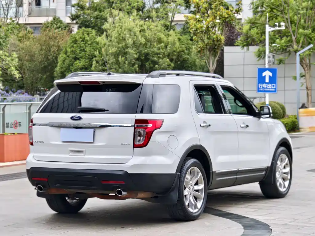 Ford Explorer 2015 — фото 9