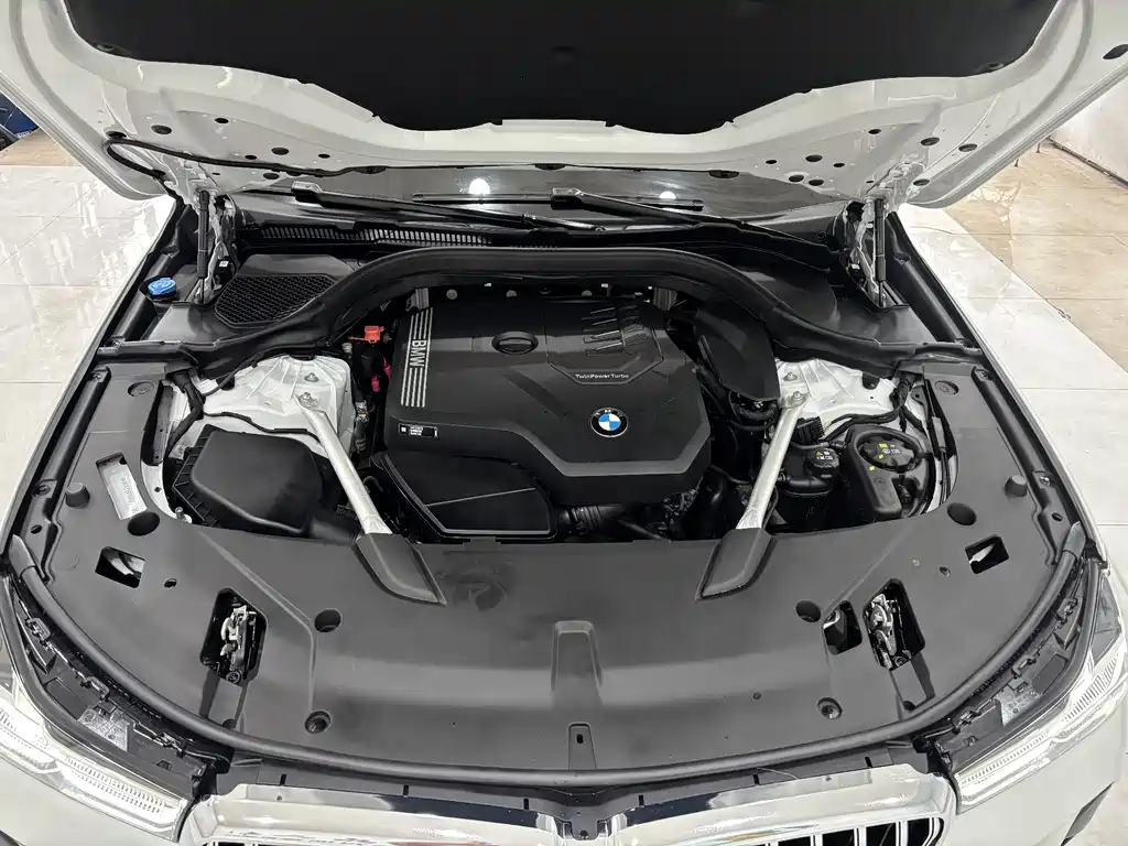 BMW 6 Series GT 2024 — фото 34
