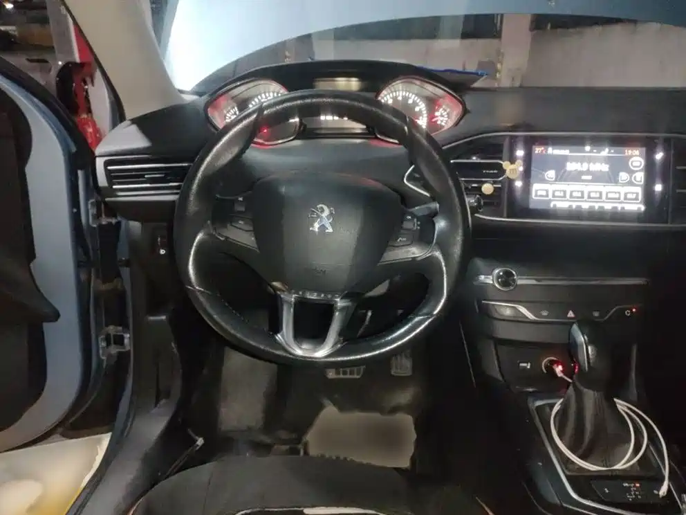 Peugeot 308S 2015 — фото 12