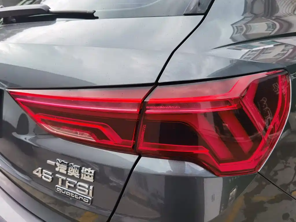 Audi Q3 2019 — фото 30