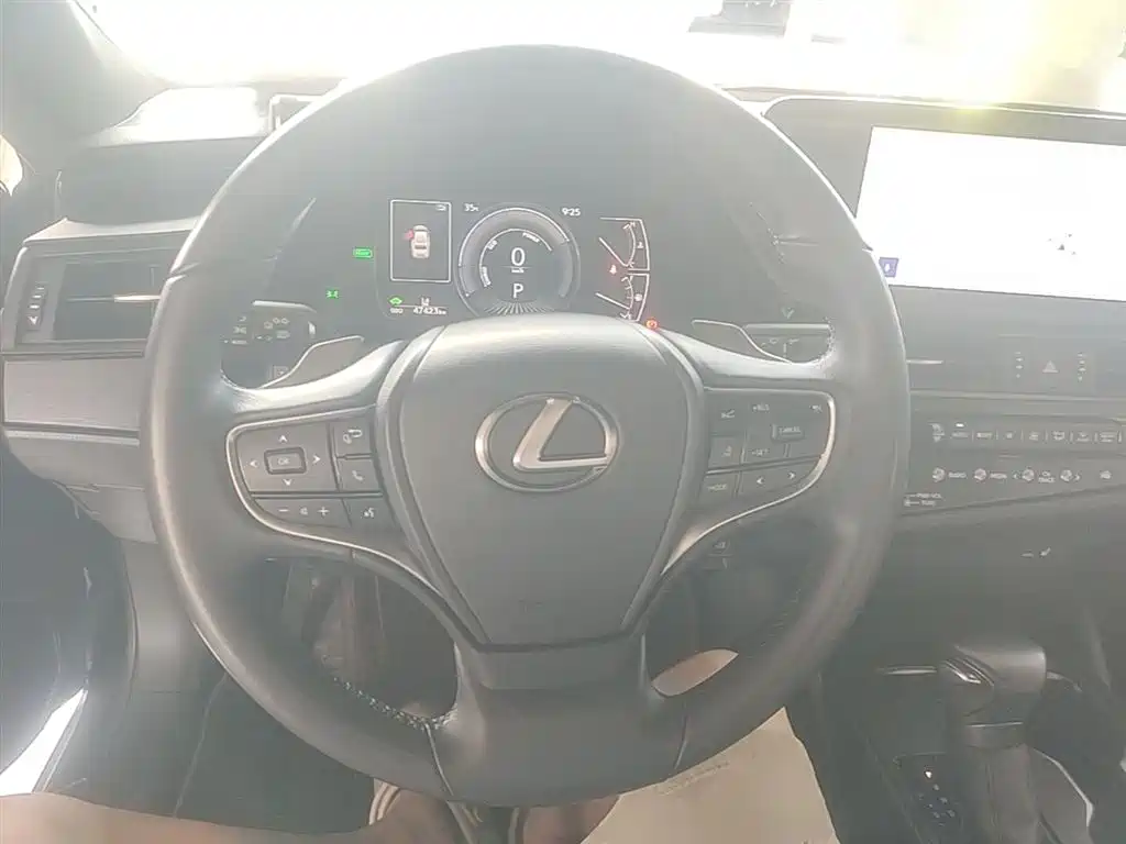 Lexus ES 2023 — фото 11