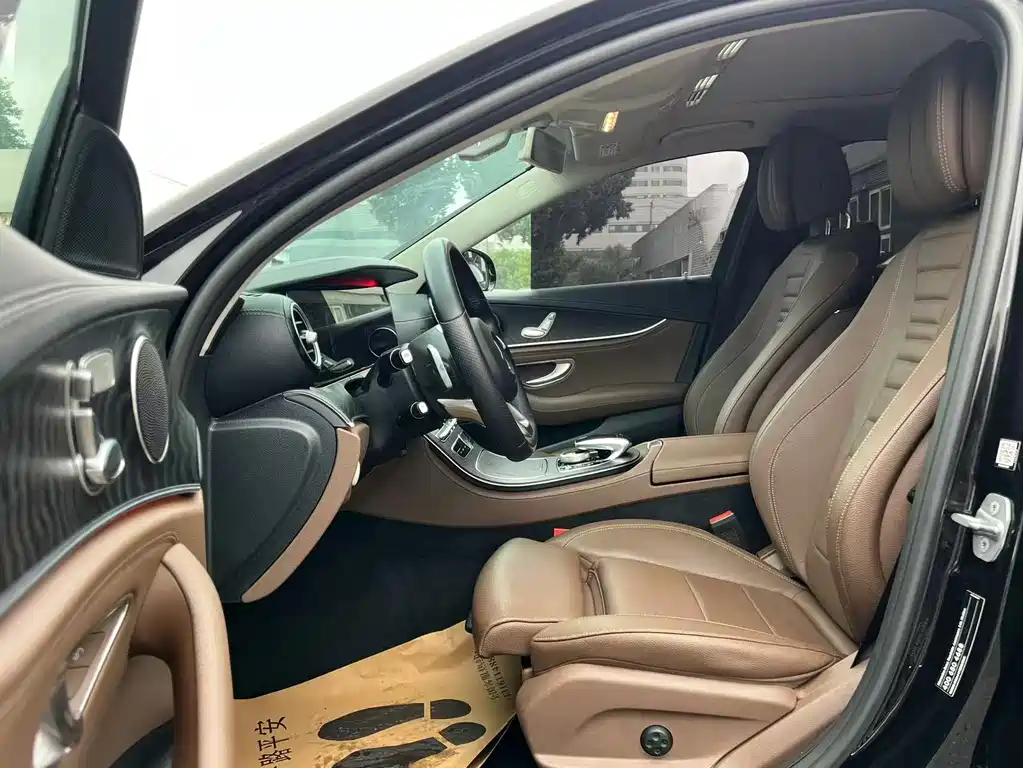 Mercedes-Benz E-Class 2018 — фото 14