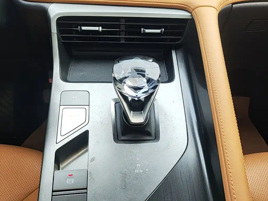 Roewe RX5 2022 — фото 14