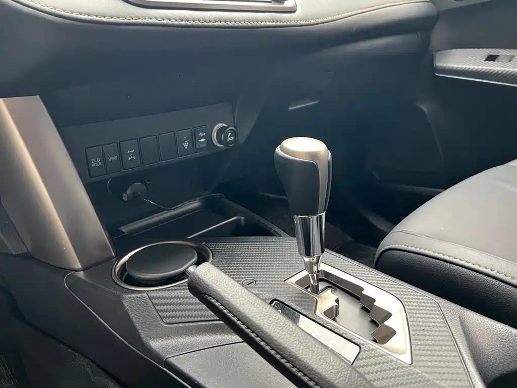 Toyota RAV4 2016 — фото 17