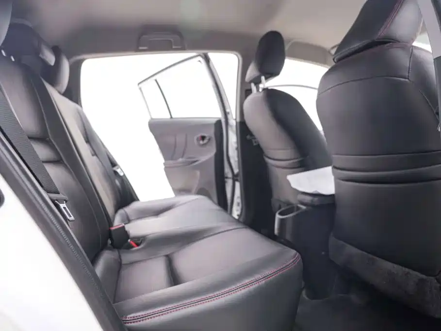 Toyota Yaris L 2023 — фото 24
