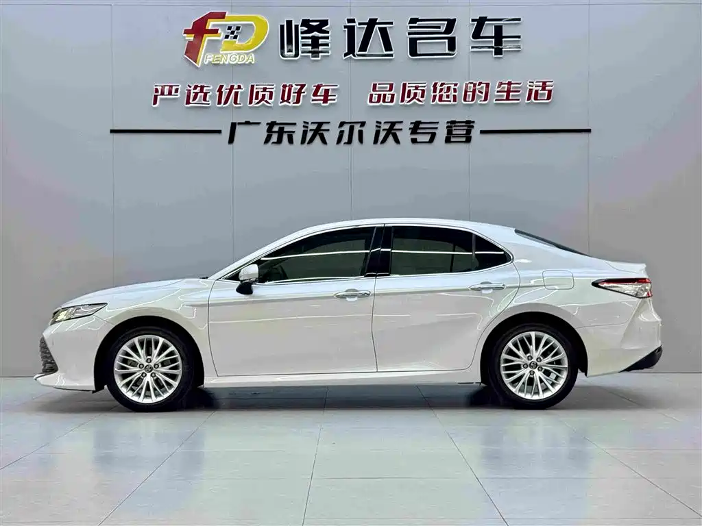Toyota Camry 2020 — фото 2