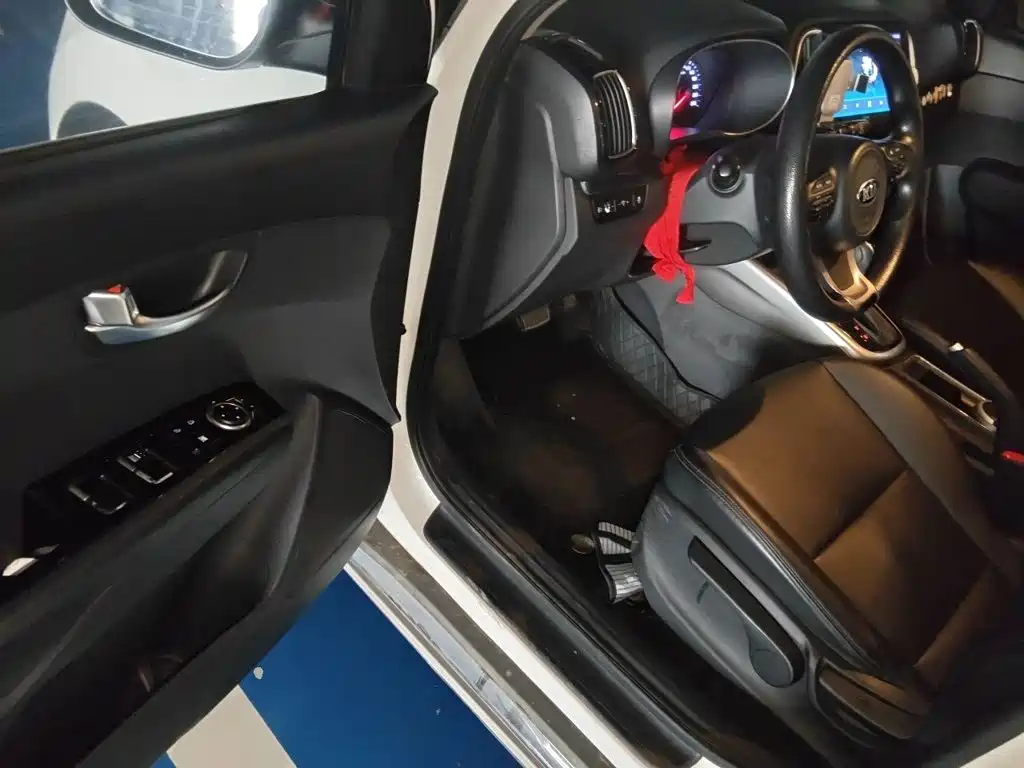 Kia KX3 2015 — фото 14