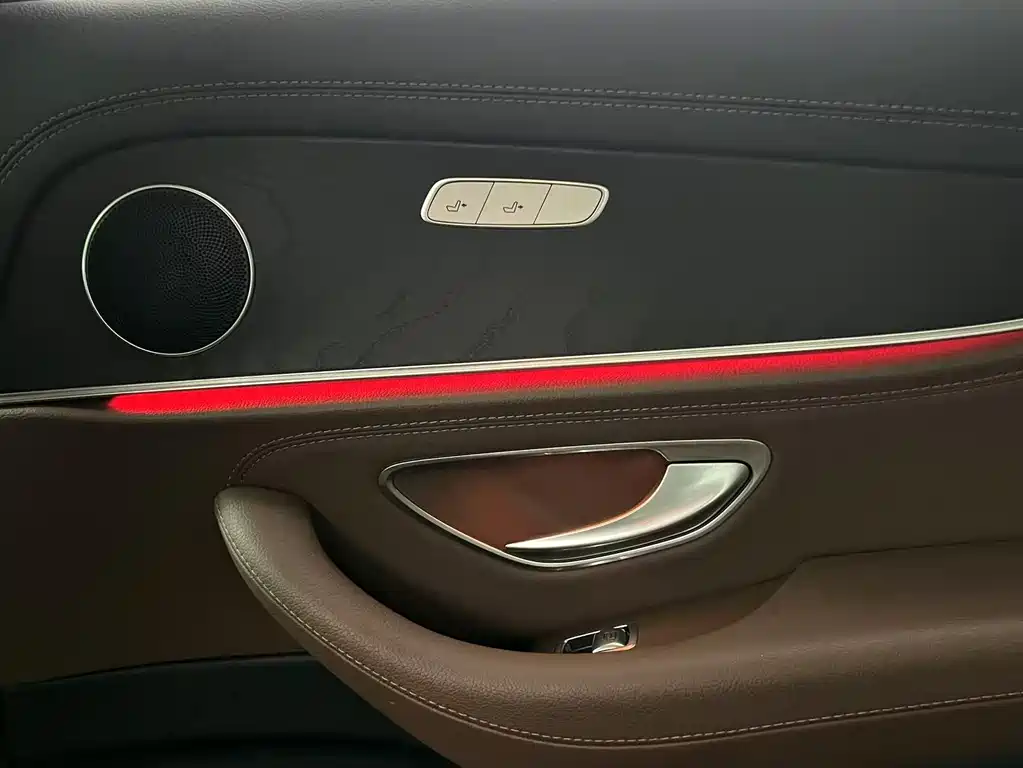 Mercedes-Benz E-Class 2018 — фото 17