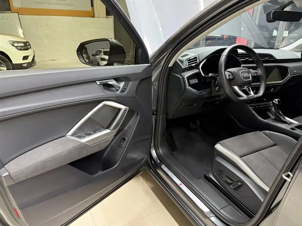 Audi Q3 2023 — фото 17