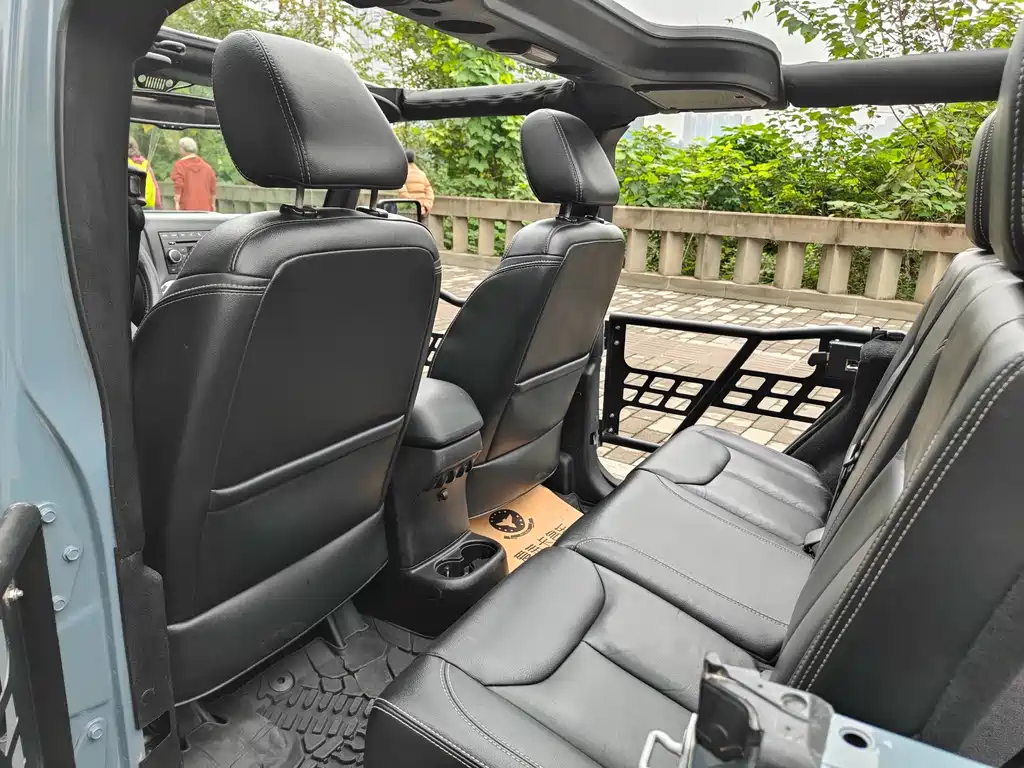 Jeep Wrangler 2015 — фото 16
