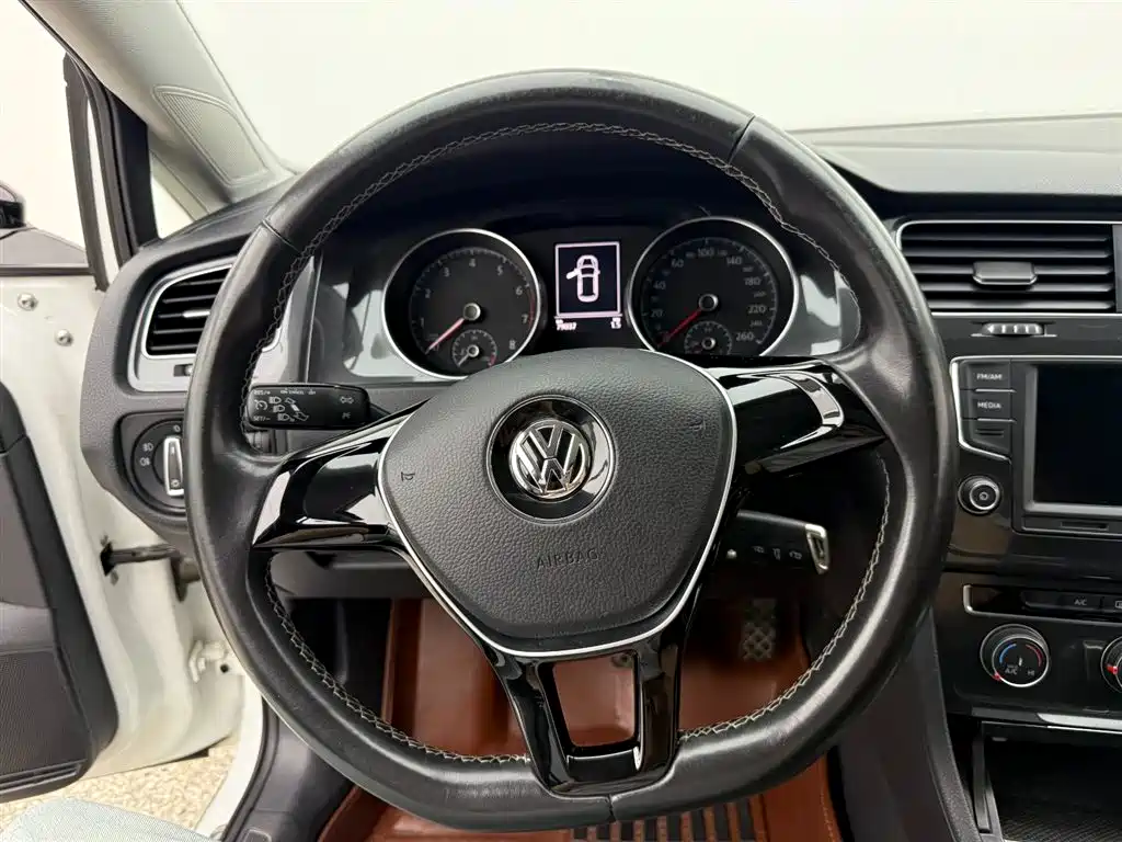 Volkswagen Golf 2017 — фото 10