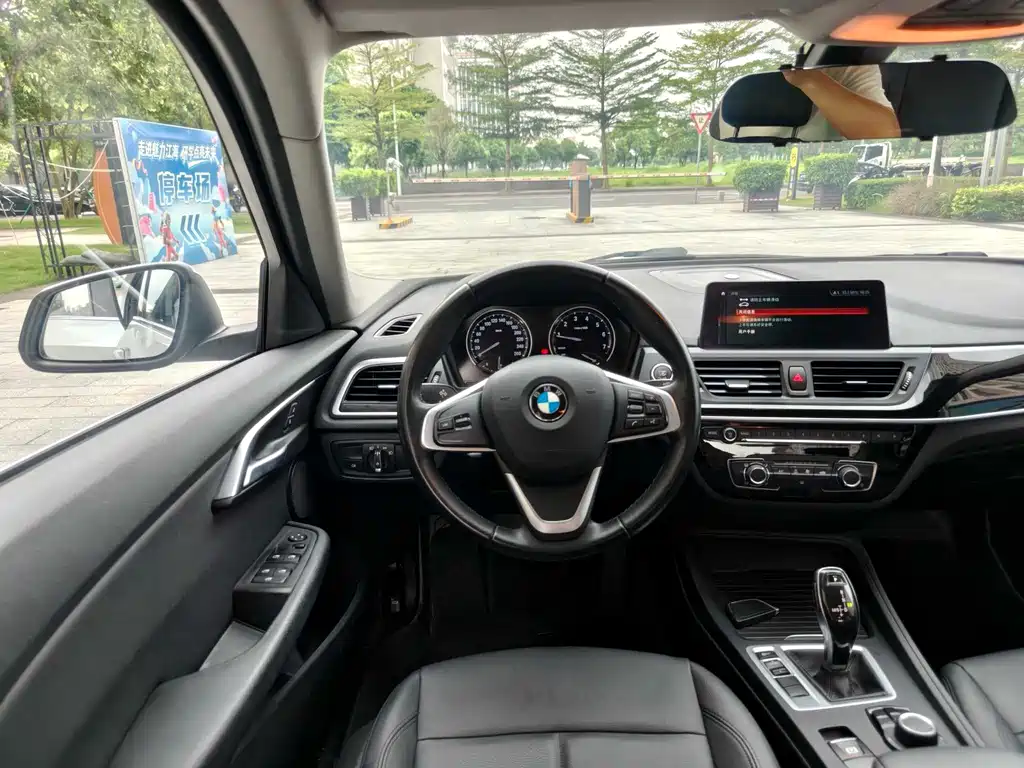 BMW 1 Series 2020 — фото 11