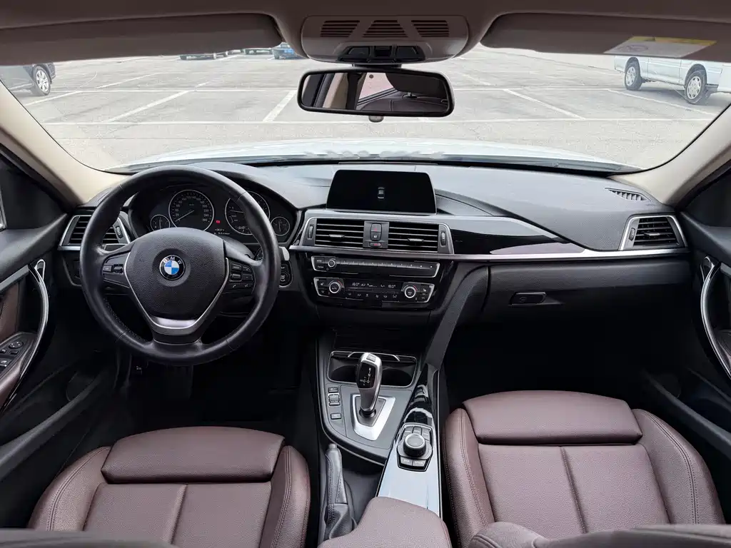 BMW 3 Series 2018 — фото 14