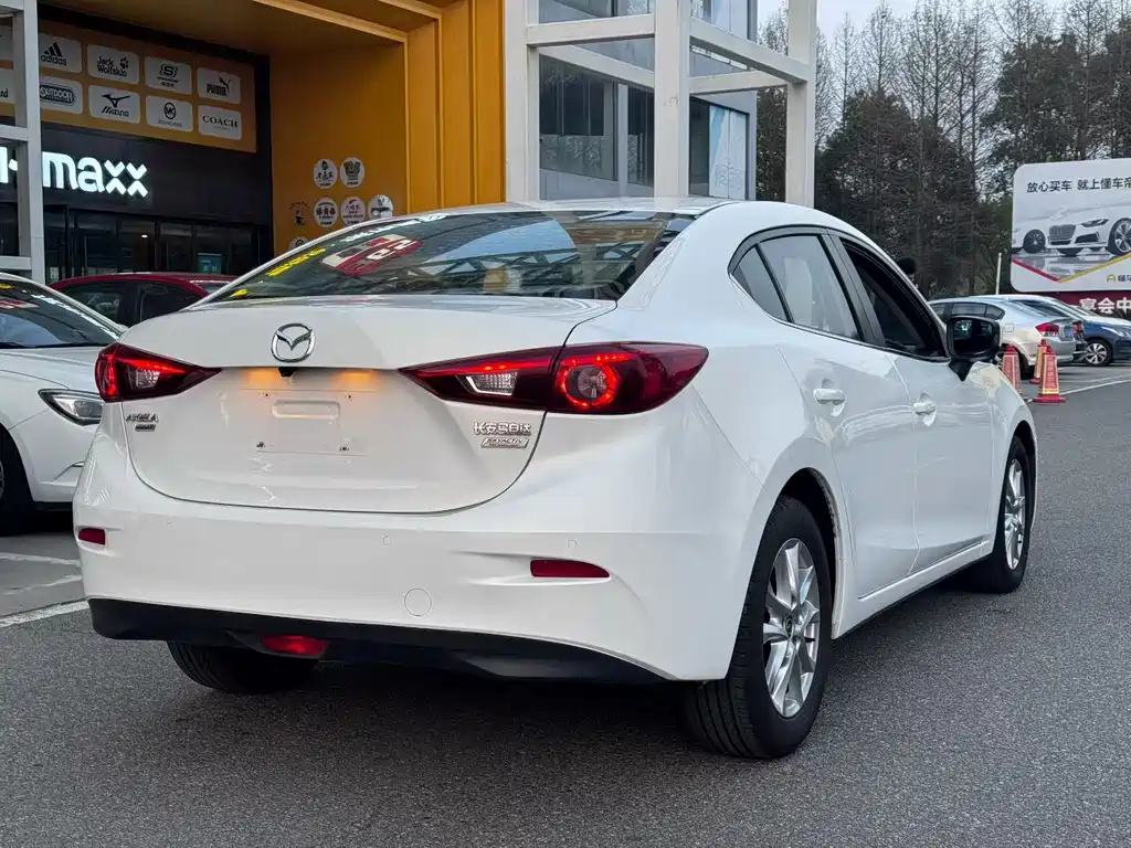 Mazda 3 Axela 2017 — фото 7
