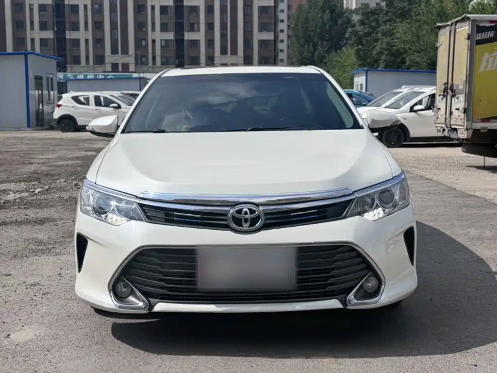 Toyota Camry 2015 — фото 9