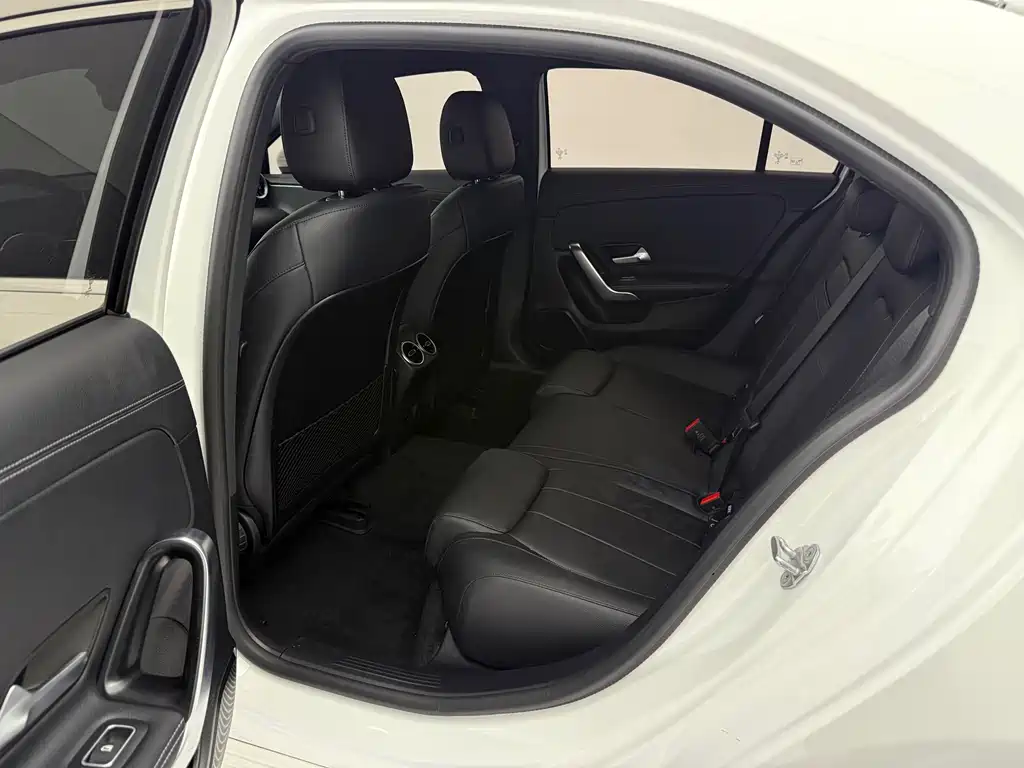 Mercedes-Benz A-Class 2023 — фото 16