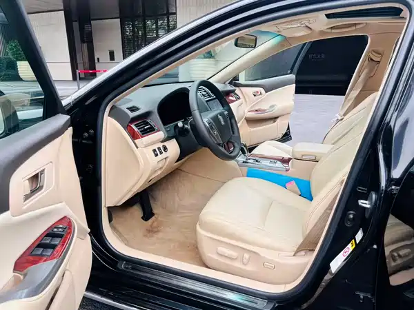 Toyota Crown 2012