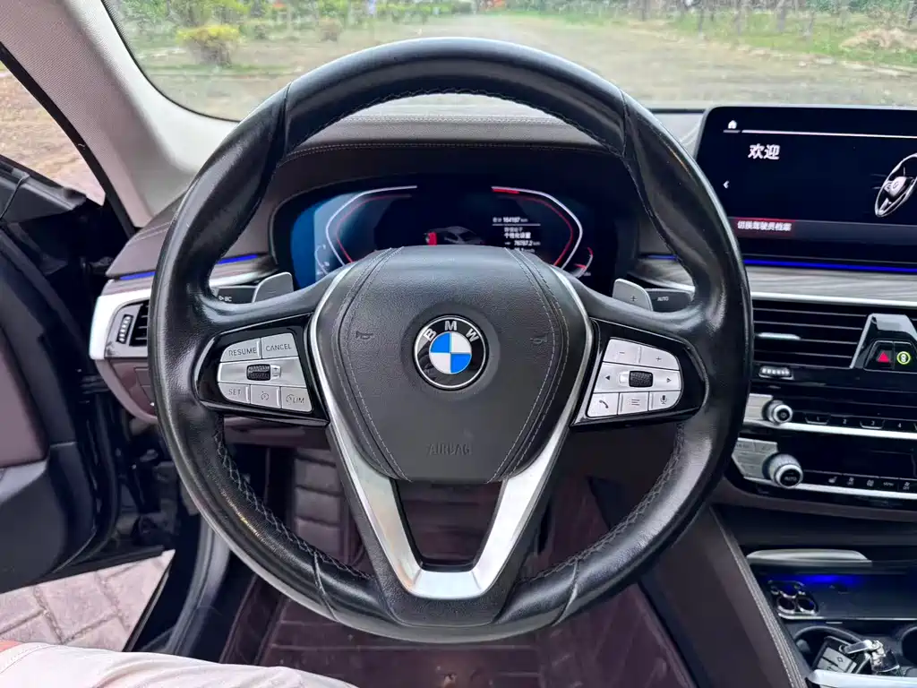 BMW 5 Series 2021 — фото 15