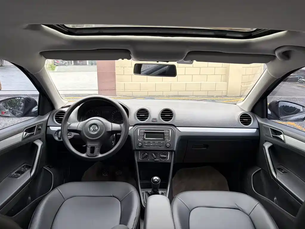 Volkswagen Jetta 2013 — фото 10
