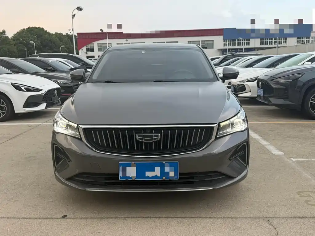 Geely Emgrand 2022