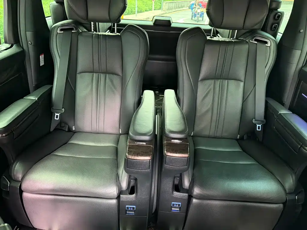 Toyota Vellfire 2021 — фото 13