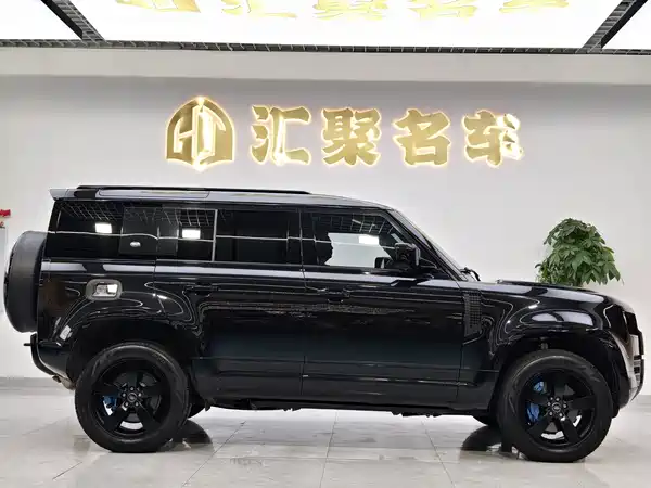 Land Rover Defender 2024