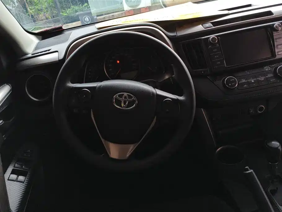 Toyota RAV4 2015 — фото 15