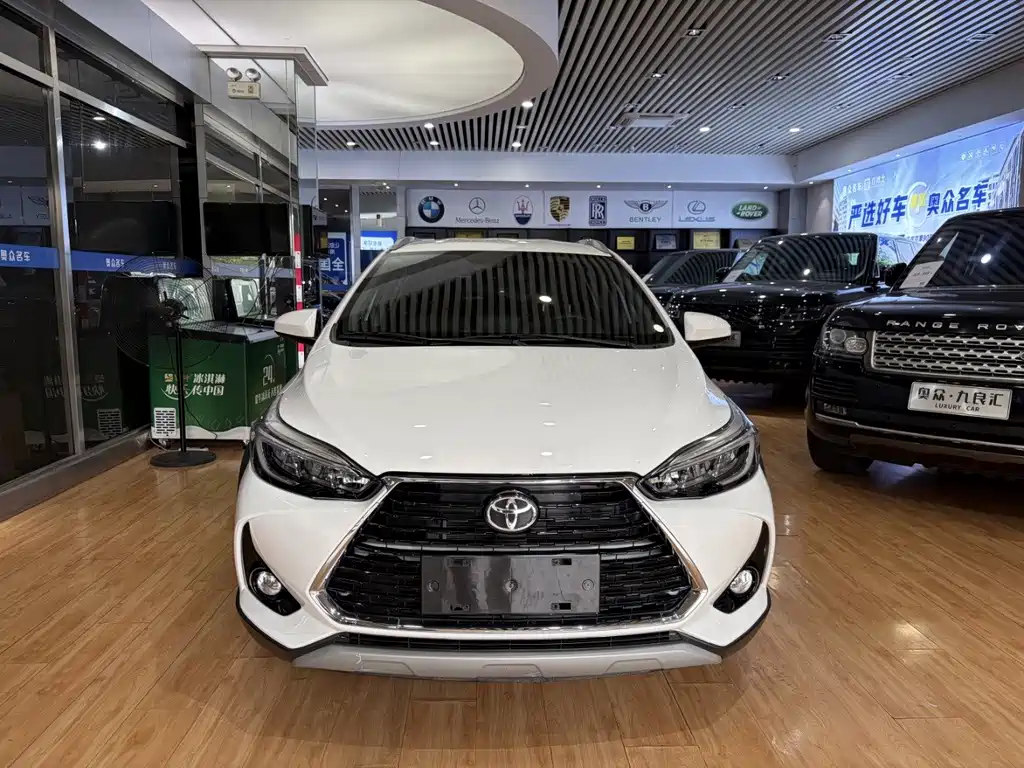 Toyota Yaris L 2023 — фото 2