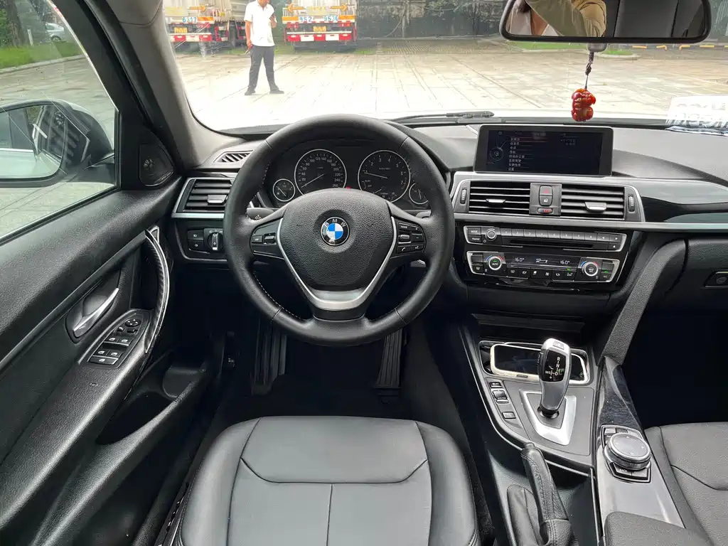 BMW 3 Series 2017 — фото 9