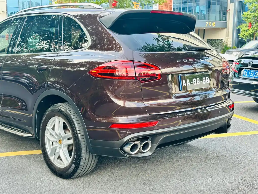 Porsche Cayenne 2017 — фото 42