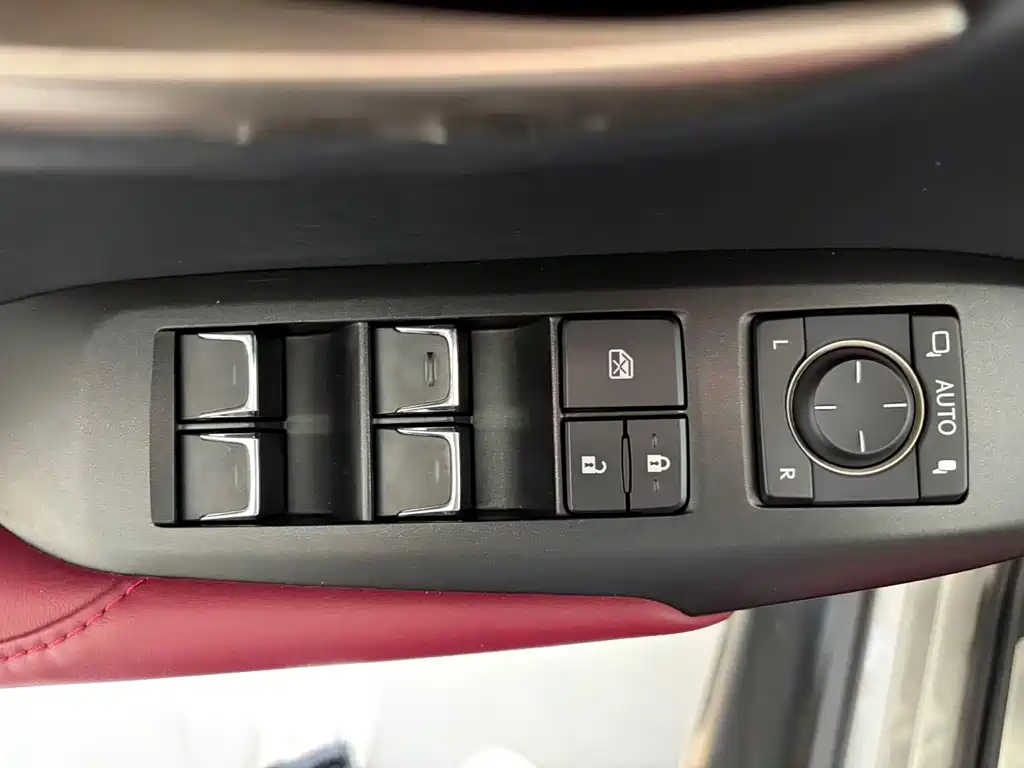 Lexus NX 2020 — фото 11