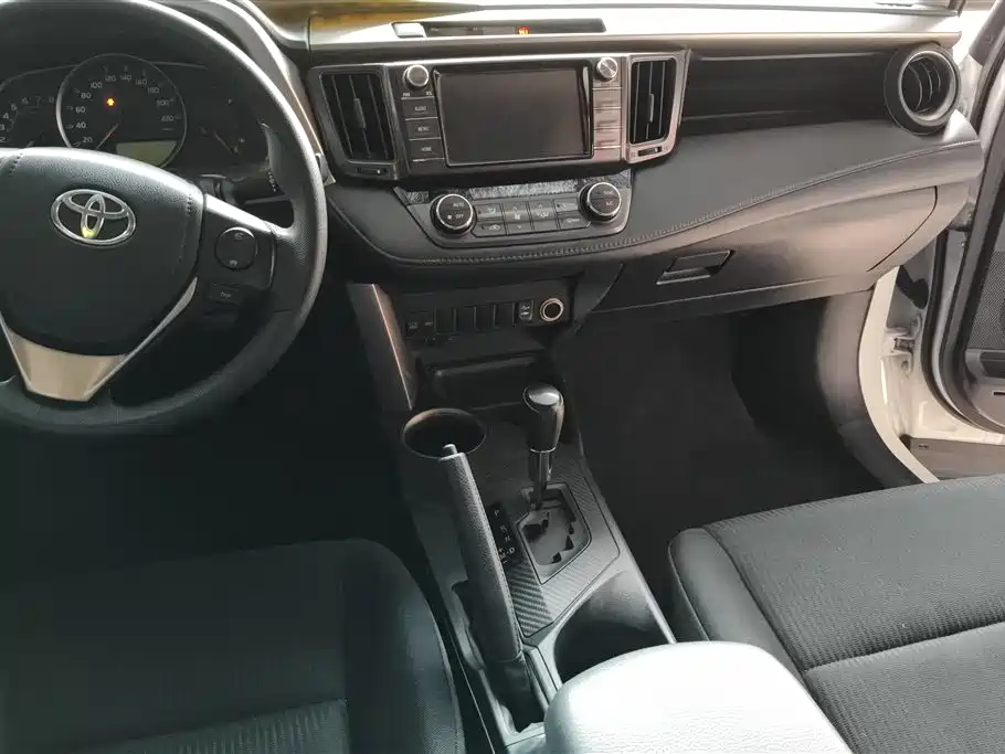 Toyota RAV4 2015 — фото 13