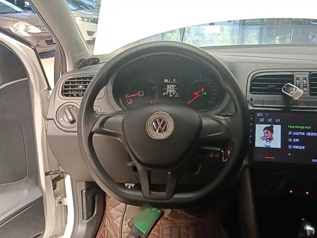 Volkswagen Polo 2017 — фото 11