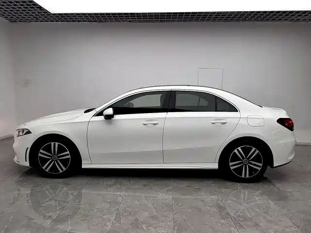 Mercedes-Benz A-Class 2019 — фото 9