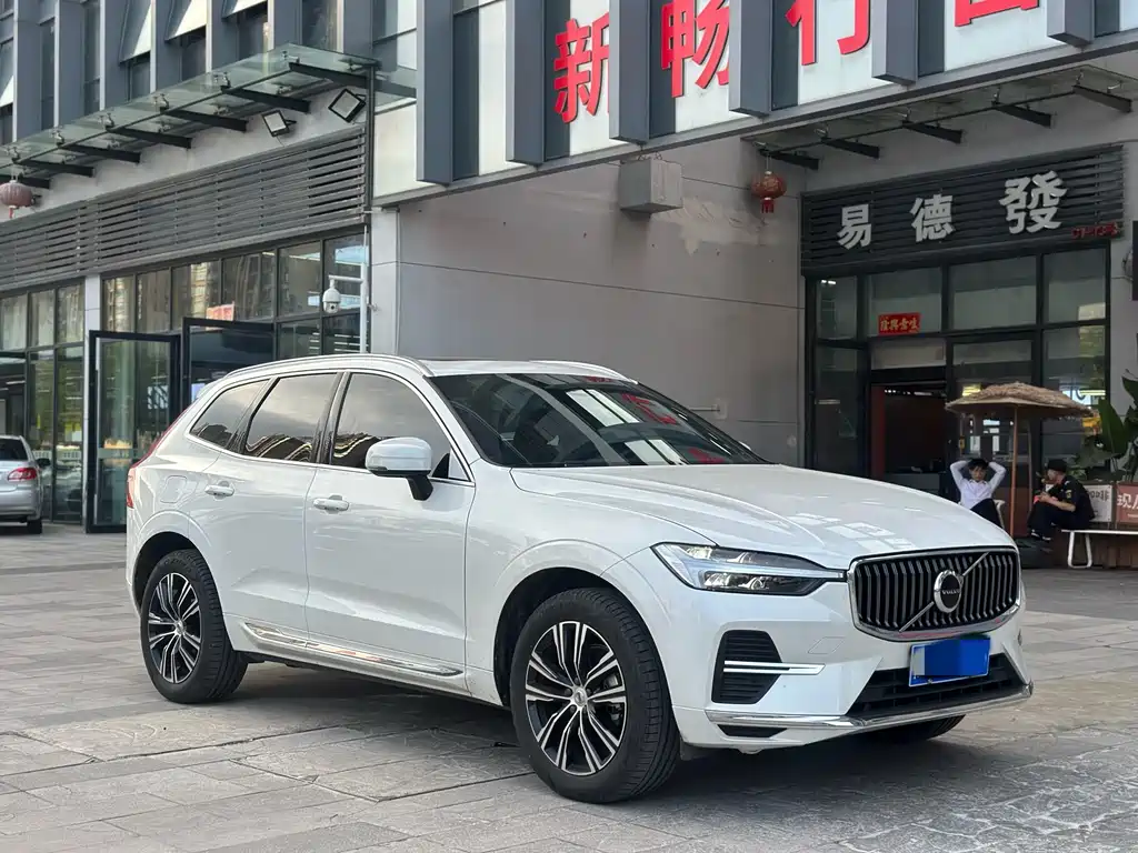 Volvo XC60 2022 — фото 3