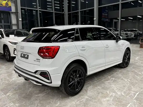 Audi Q2L 2023