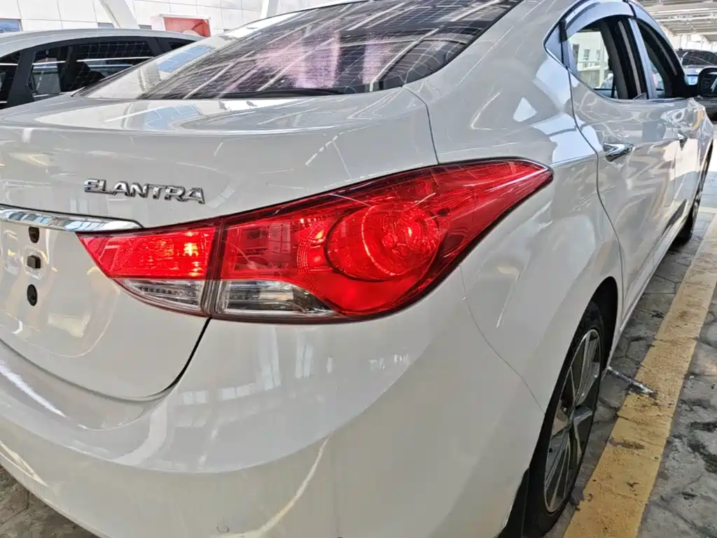 Hyundai Elantra Langdong 2016 — фото 8