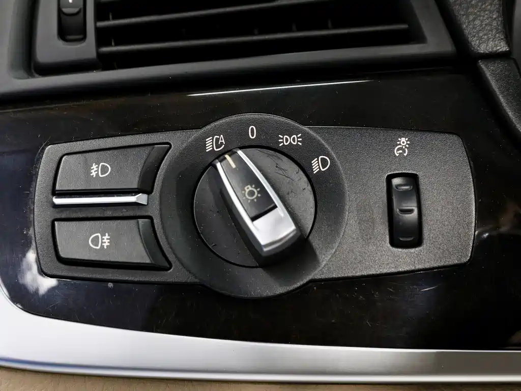 BMW 5 Series 2012 — фото 20