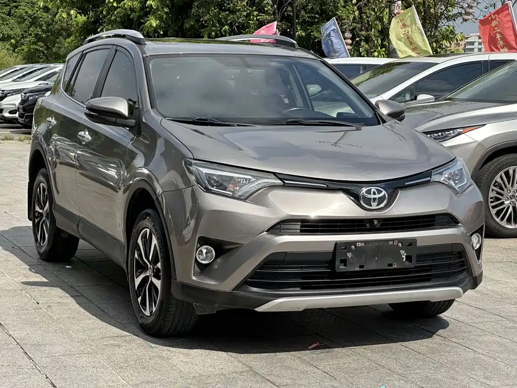 Toyota RAV4 2017 — фото 2