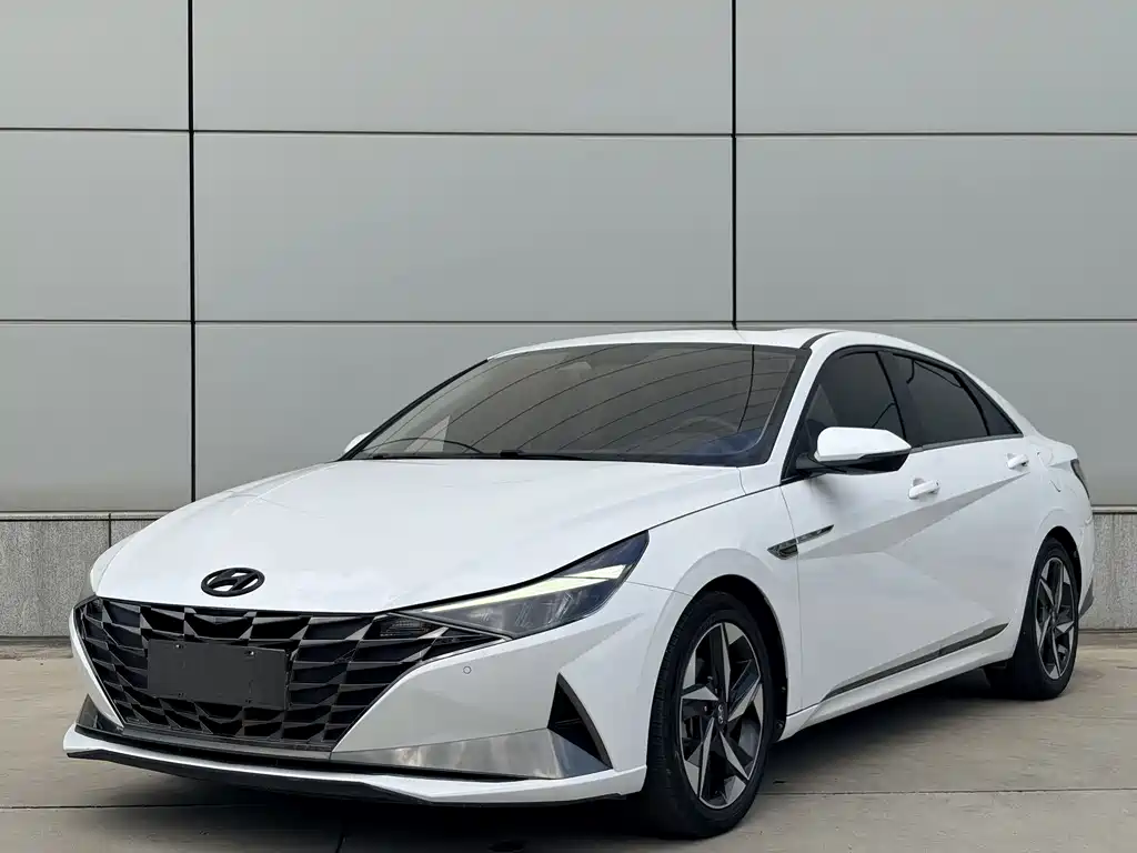 Hyundai Elantra 2022