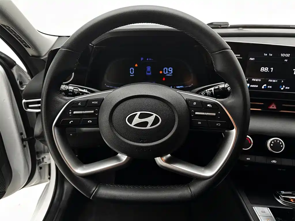 Hyundai Elantra 2024 — фото 11