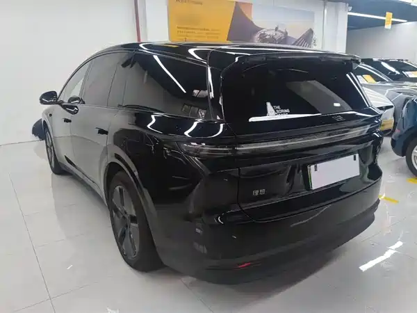 Li Auto i8 2025