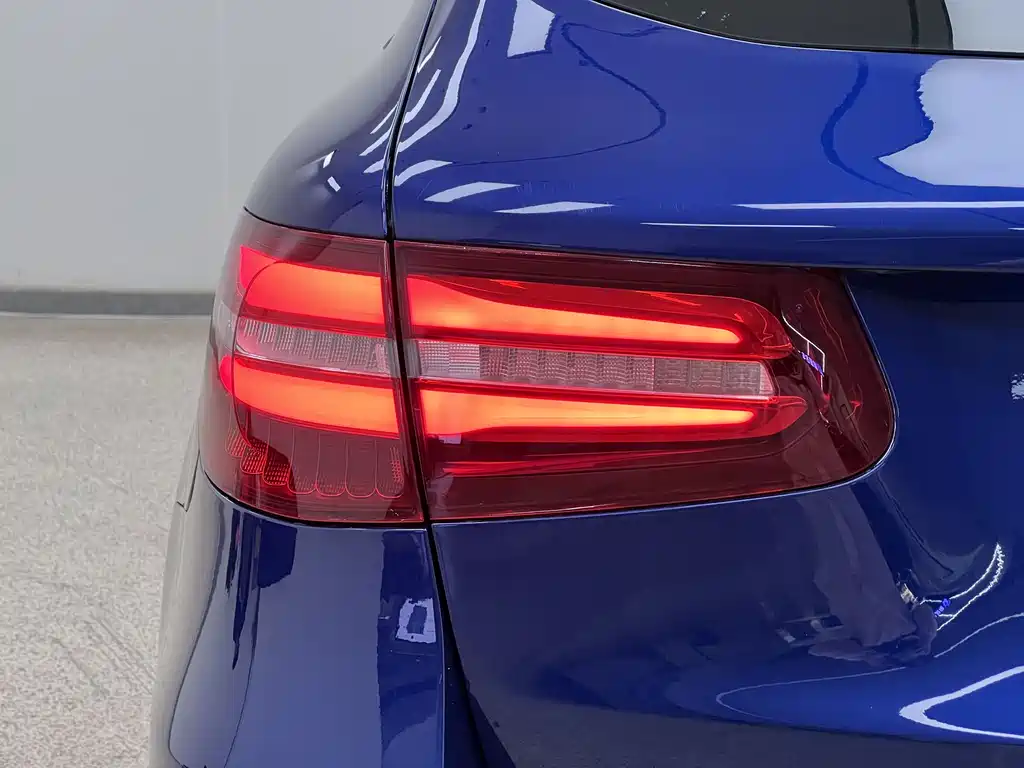 Mercedes-Benz GLC 2018 — фото 37