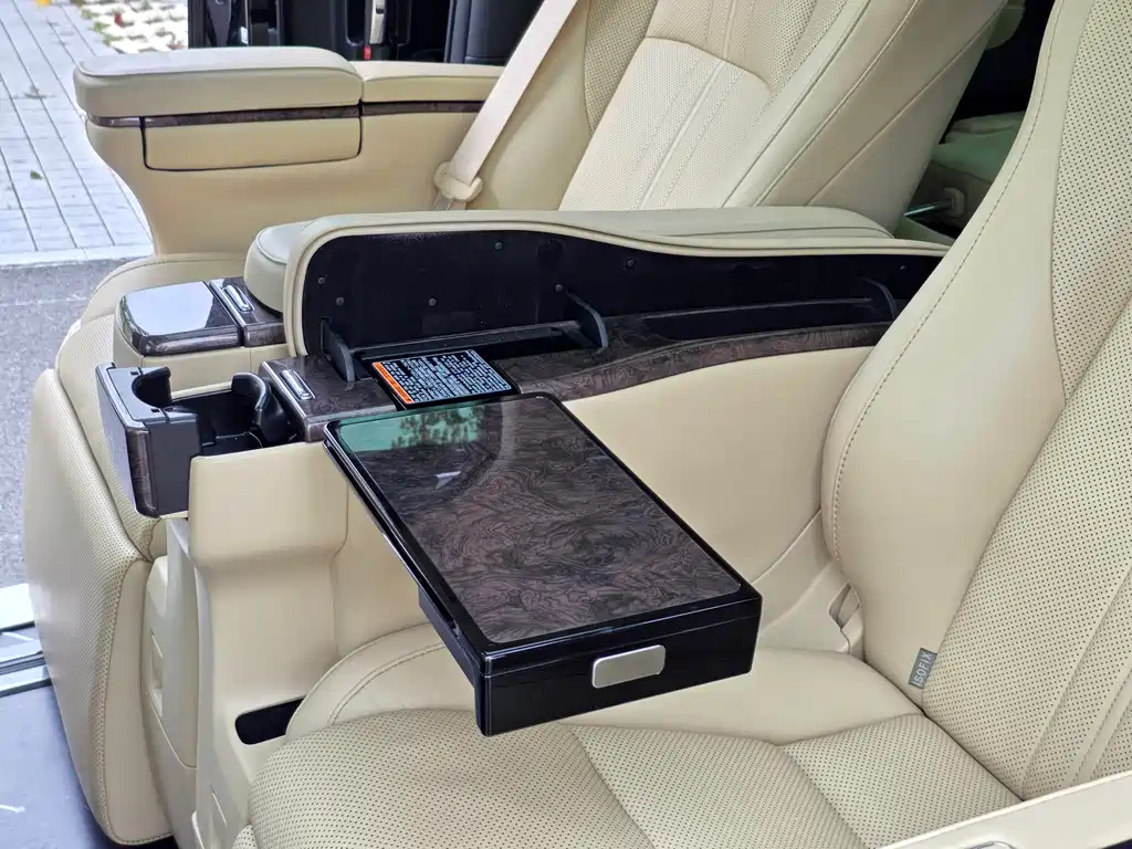 Toyota Alphard 2023 — фото 13