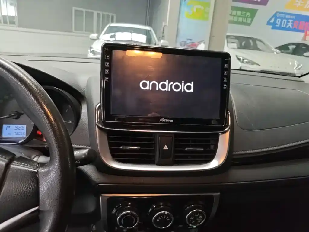 Toyota Yaris L 2020 — фото 13