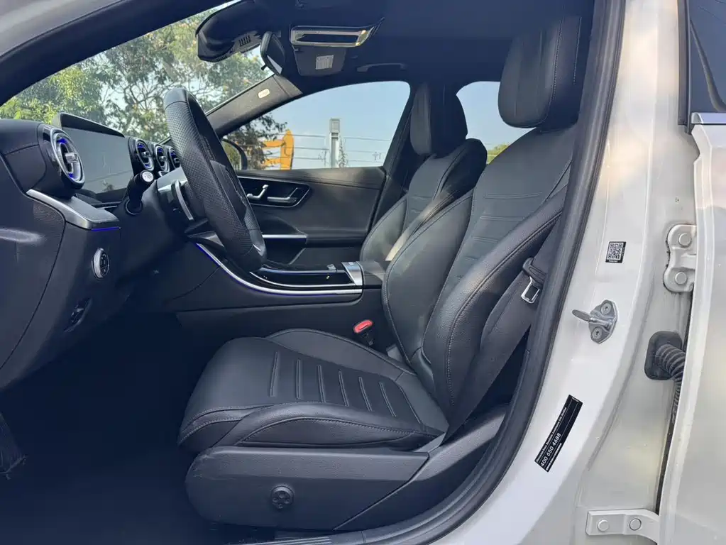 Mercedes-Benz C-Class 2023 — фото 16